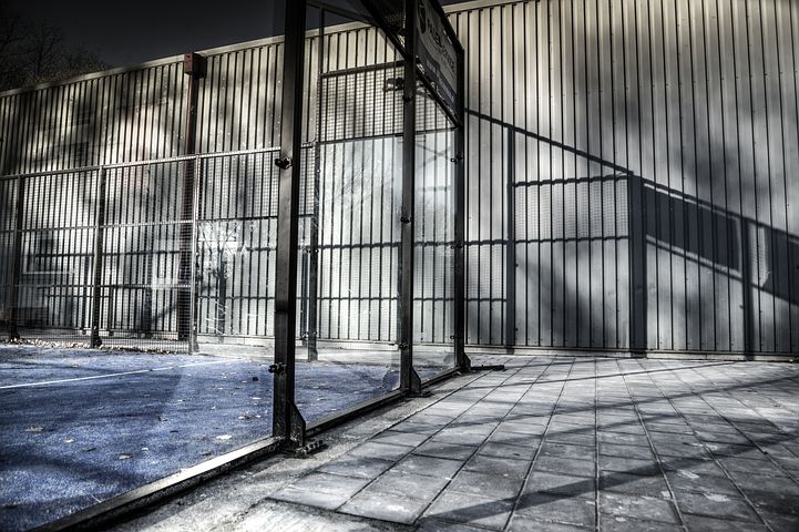 cage-3854111__480
