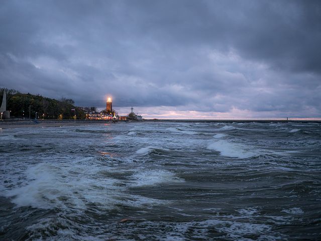 sea-3373896__480
