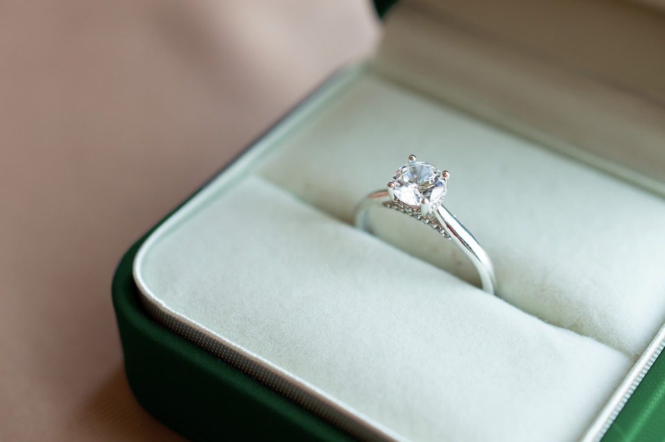 jewel-7389356_960_720