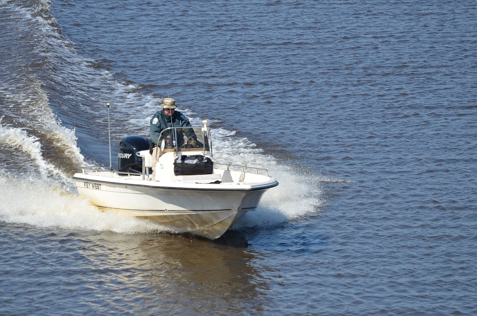 motorboat-281862_960_720
